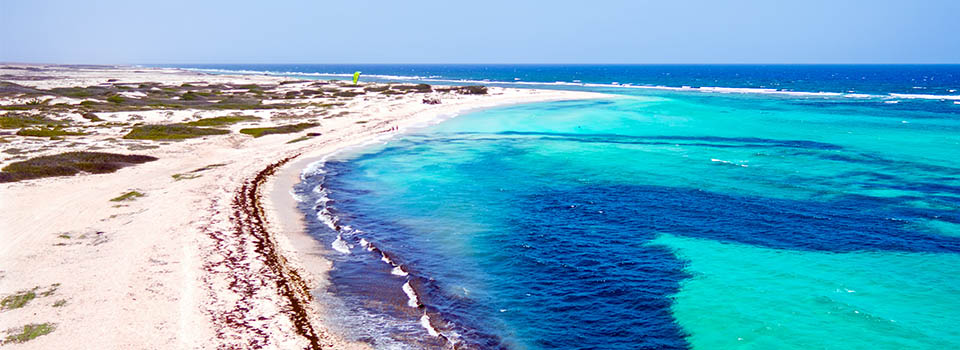 Strand in Aruba auf südlicher Karibik Kreuzfahrt